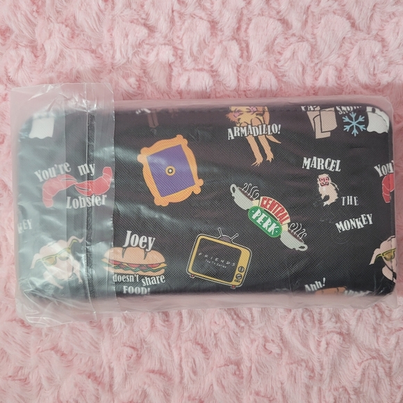 F•R•I•E•N•D•S Wallet. Zip-Around. - Picture 12 of 12